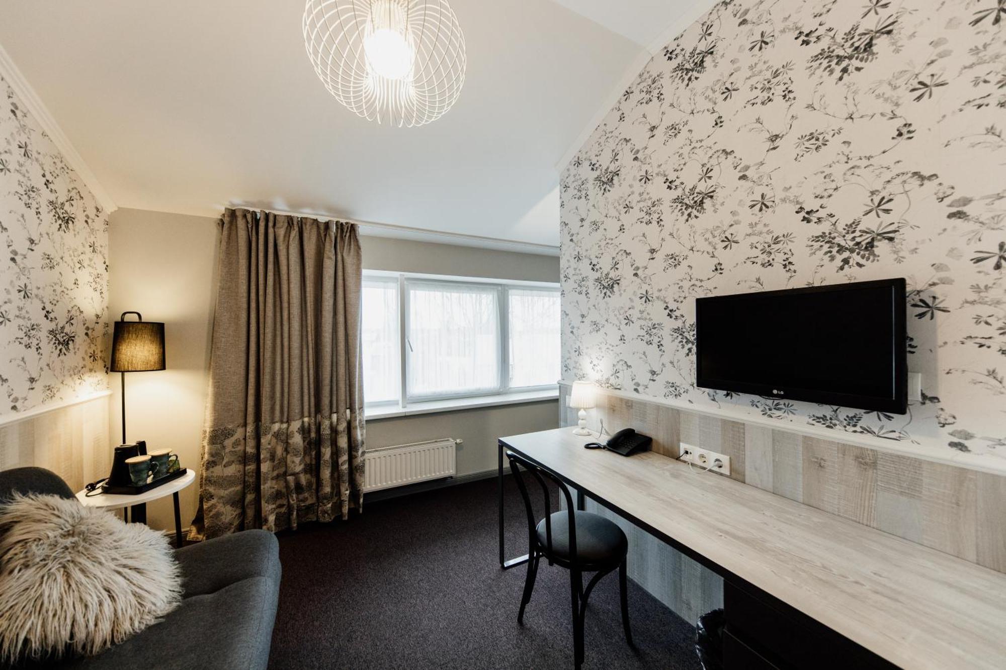 Wolmar Hotel Valmiera Exterior photo