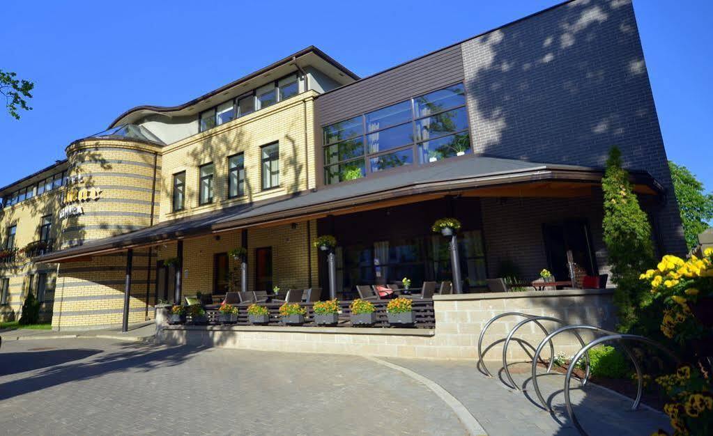 Wolmar Hotel Valmiera Exterior photo